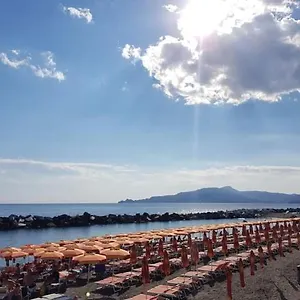 Appartamento Silenzioso Comodo Alle Spiagge E Stazione Ferroviaria Lavagna